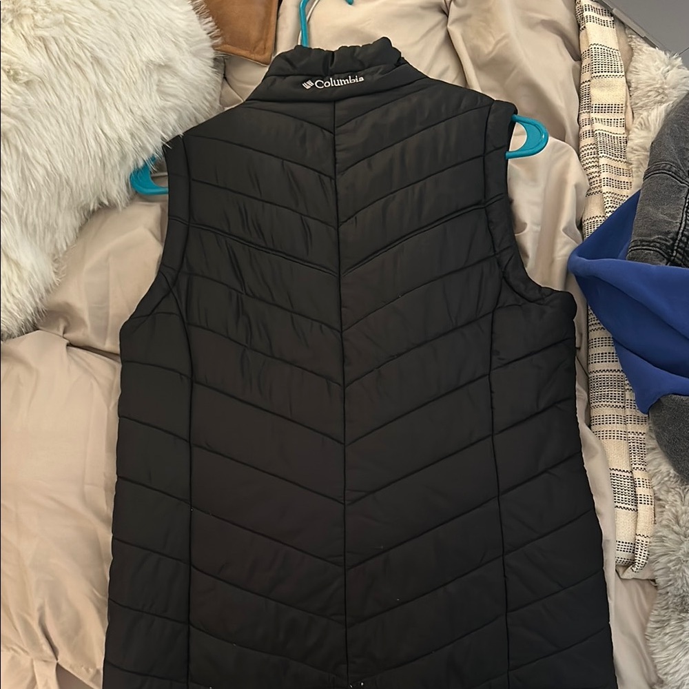 Columbia Black Quilted Vest Insulated Chevron Design